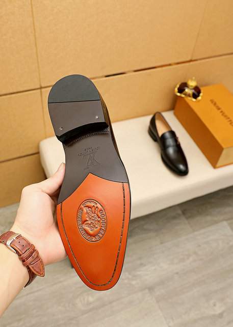 Picture of Louis Vuitton Shoes _SKU2241164SZ38-4413937